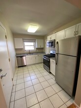 7353 Delmar Blvd, Unit 2W in University City, MO - Building Photo - Building Photo