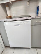 6490 Collins Ave in Miami Beach, FL - Foto de edificio - Building Photo