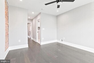 263 S Robinson St in Baltimore, MD - Foto de edificio - Building Photo