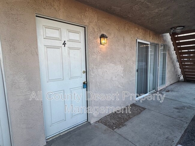 74390 Alessandro Dr in Palm Desert, CA - Foto de edificio - Building Photo