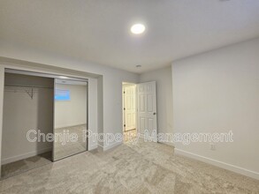 5116 Kinney Pl SW in Edmonton, AB - Building Photo - Building Photo