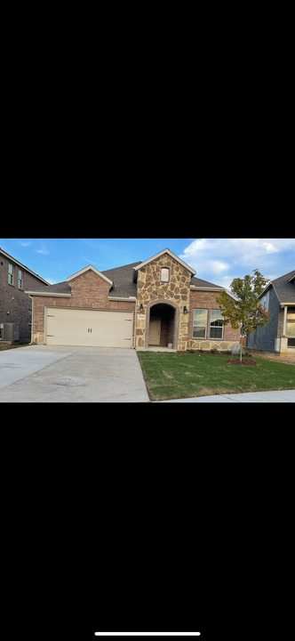 2908 Pondside Ln in Aubrey, TX - Foto de edificio