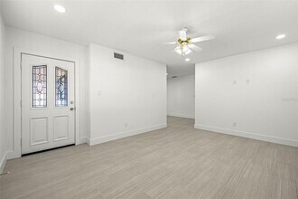 3114 W Tampa Bay Blvd in Tampa, FL - Building Photo - Building Photo