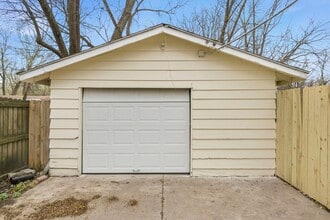 2822 E Cherry St Ct in Springfield, MO - Building Photo - Building Photo