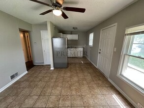 6108 E 153 Terrace in Grandview, MO - Foto de edificio - Building Photo