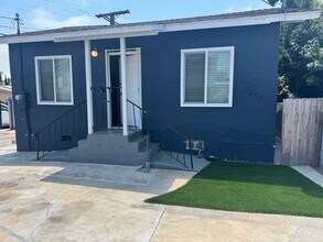 2544 Violet St in San Diego, CA - Building Photo - Building Photo
