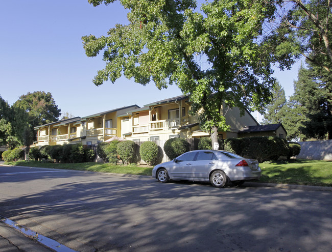 Westbridge Townhouses in Yuba City, CA - Foto de edificio - Building Photo