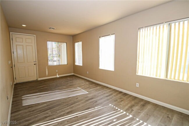 2565 N Madre Grande St in Las Vegas, NV - Foto de edificio - Building Photo
