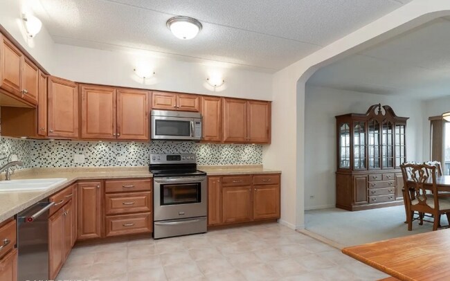 12900 W Heiden Cir in Lake Bluff, IL - Building Photo - Building Photo