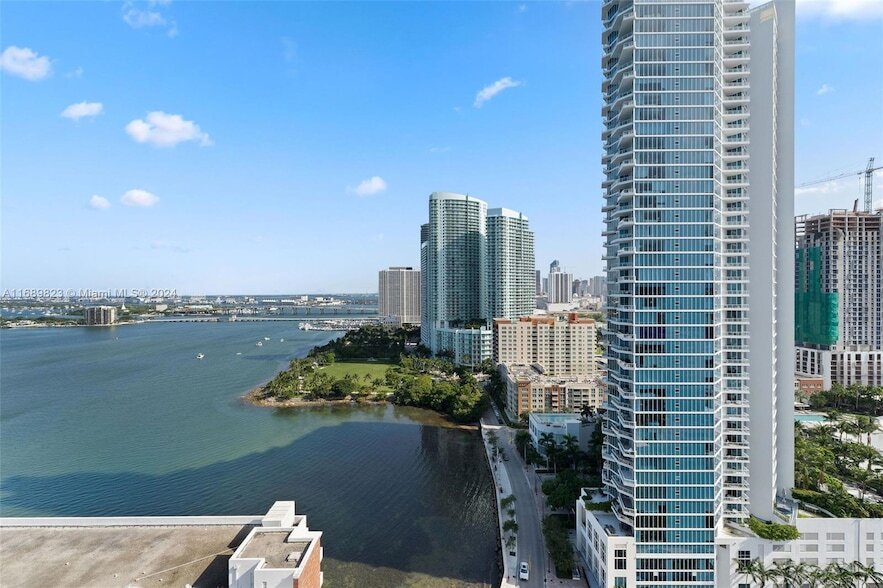 2150 N Bayshore Dr, Unit 1104 in Miami, FL - Building Photo