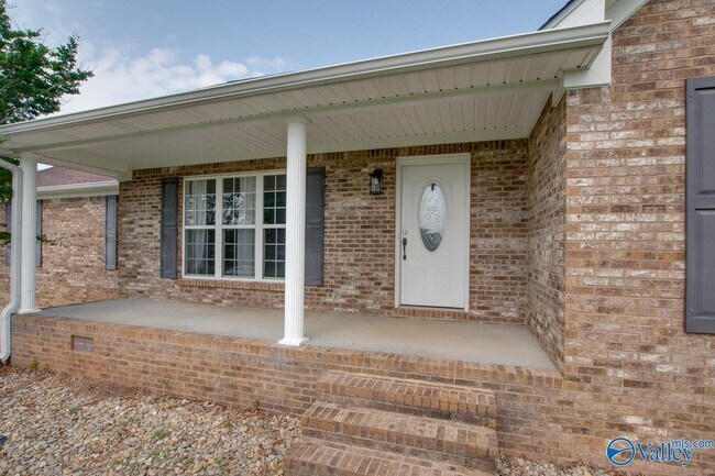 23983 May Ln in Athens, AL - Foto de edificio - Building Photo