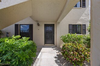 4610 Chantelle Dr in Naples, FL - Building Photo - Building Photo