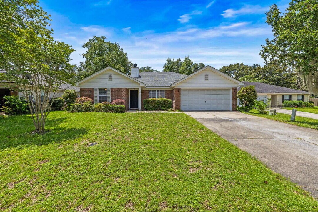 27 Chapel Dr in Savannah, GA - Building Photo