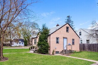 4400 Xenia Ave N in Minneapolis, MN - Building Photo - Building Photo