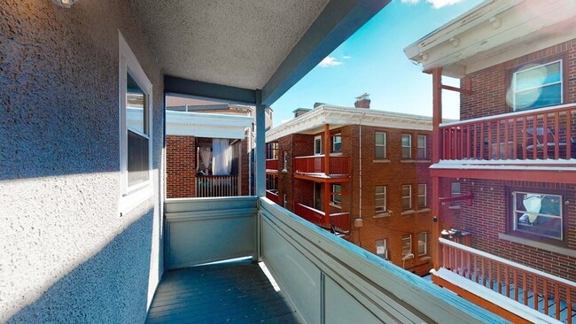 26 Main St, Unit #1 in Somerville, MA - Foto de edificio - Building Photo