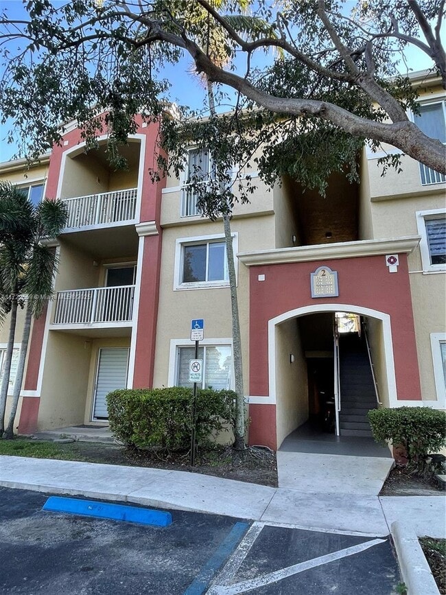 7085 Nova Dr, Unit 223 in Davie, FL - Building Photo - Building Photo
