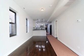 3120 W Eastwood Ave, Unit 2 in Chicago, IL - Foto de edificio - Building Photo