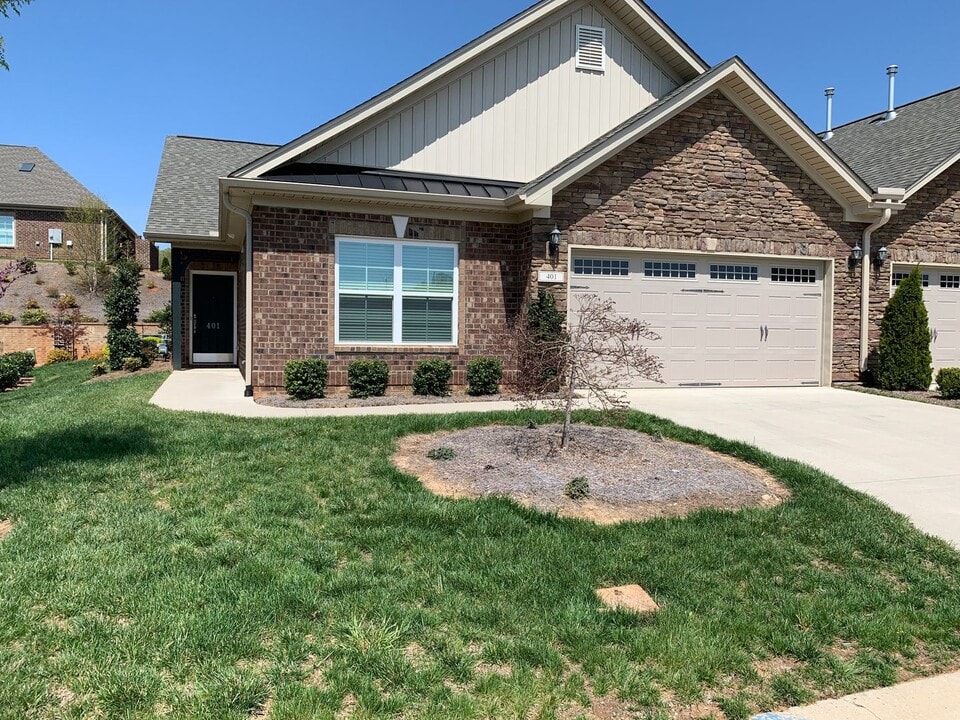 401 Fortress Ct in Winston-Salem, NC - Building Photo