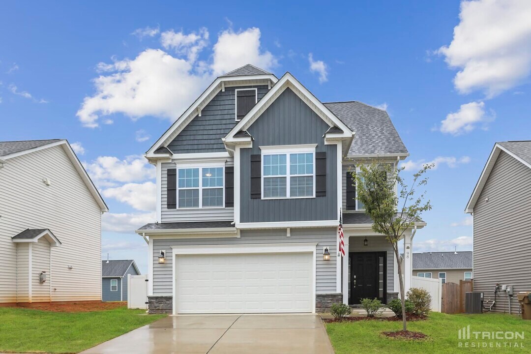 98 W Falcon Ct in Clayton, NC - Building Photo