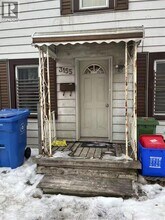 3155 Peter St in Windsor, ON - Foto de edificio - Building Photo