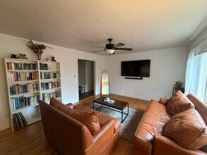 745 NW 18th St in Gainesville, FL - Foto de edificio - Building Photo