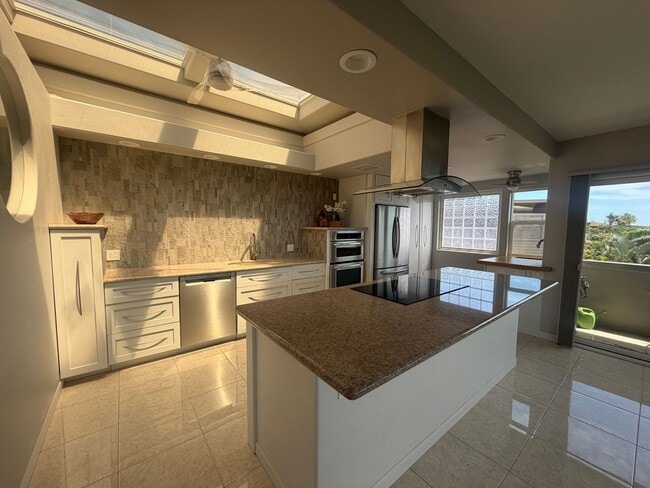 28 Lotus Pl in Lahaina, HI - Building Photo - Building Photo