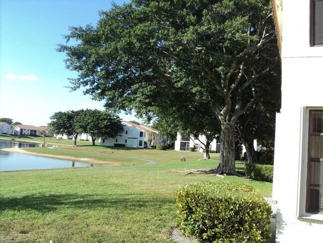 2900 Olivewood Terrace, Unit O202 in Boca Raton, FL - Building Photo - Building Photo