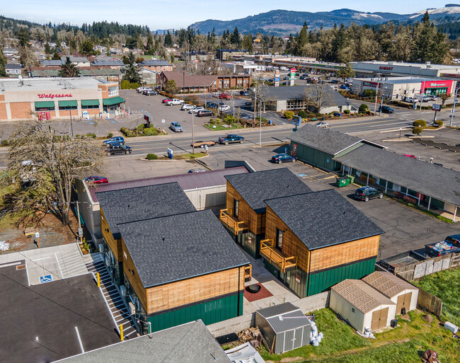 50 17th St in Cottage Grove, OR - Building Photo - Building Photo