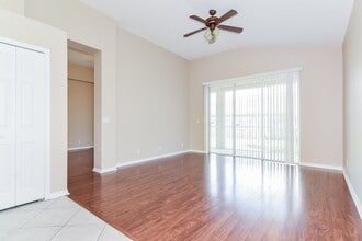 1518 Wakefield Dr in Brandon, FL - Foto de edificio - Building Photo