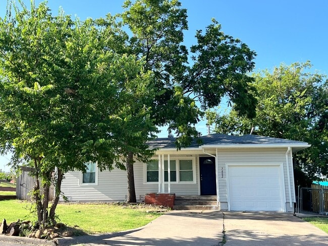 3802 NW Arlington Ave in Lawton, OK - Building Photo - Building Photo