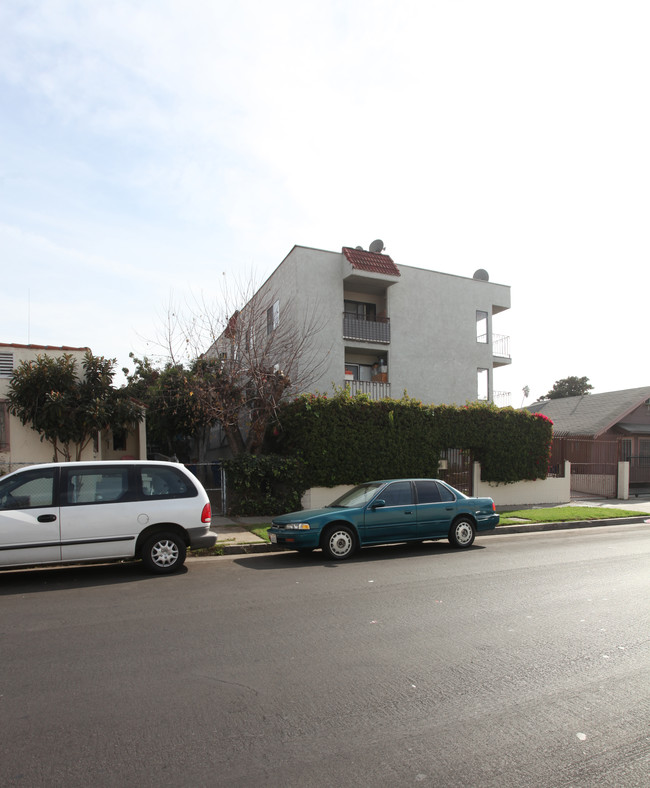 1406 N Serrano Ave in Los Angeles, CA - Foto de edificio - Building Photo