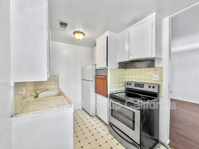 2957 Howe Ave in Sacramento, CA - Building Photo - Building Photo