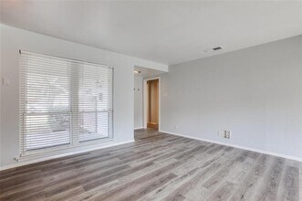 823 Wisteria Way in Richardson, TX - Building Photo - Building Photo