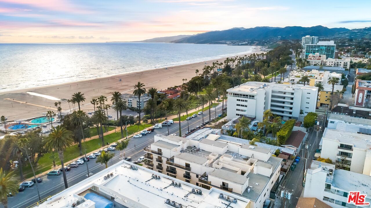833 Ocean Ave in Santa Monica, CA - Building Photo
