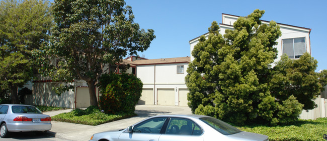 6211 Cypress Ave in El Cerrito, CA - Foto de edificio - Building Photo