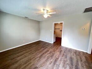 4310 Whitworth St in Dallas, TX - Foto de edificio - Building Photo