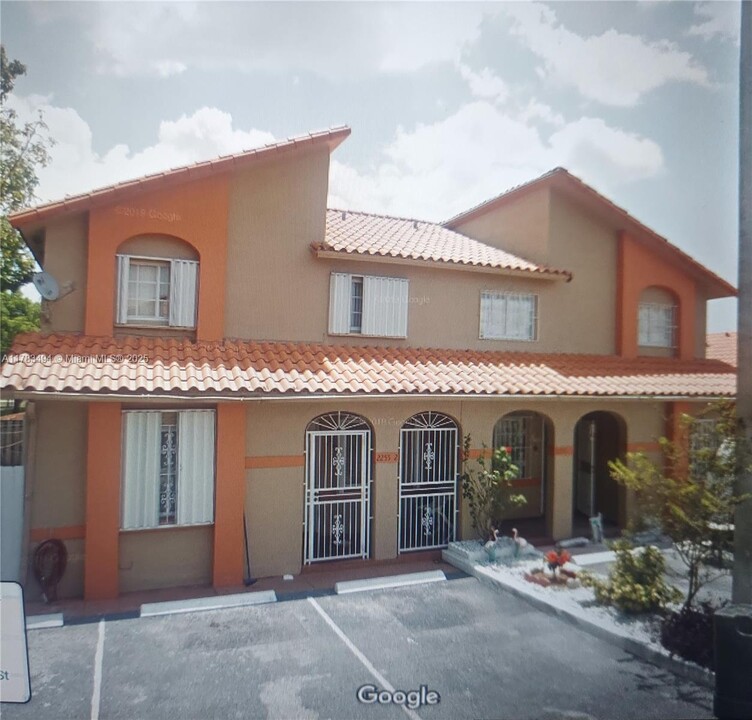 2255 W 69th St in Hialeah, FL - Building Photo