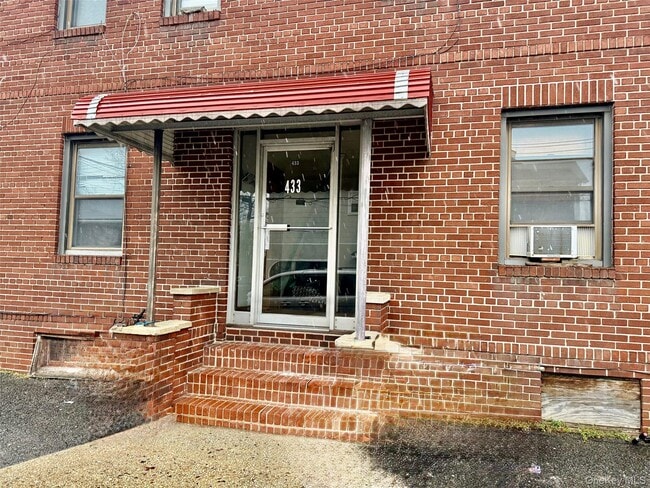 property at 433 4th St