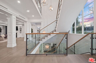 126 N Canyon View Dr in Los Angeles, CA - Building Photo - Building Photo