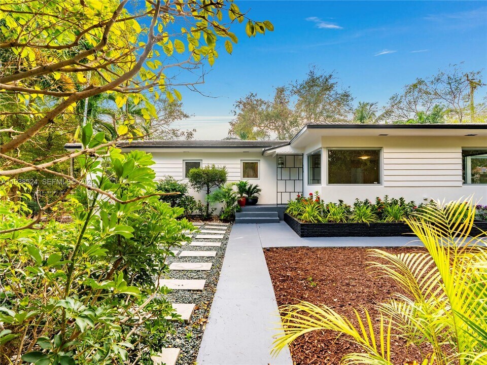 650 NE 60th St in Miami, FL - Building Photo