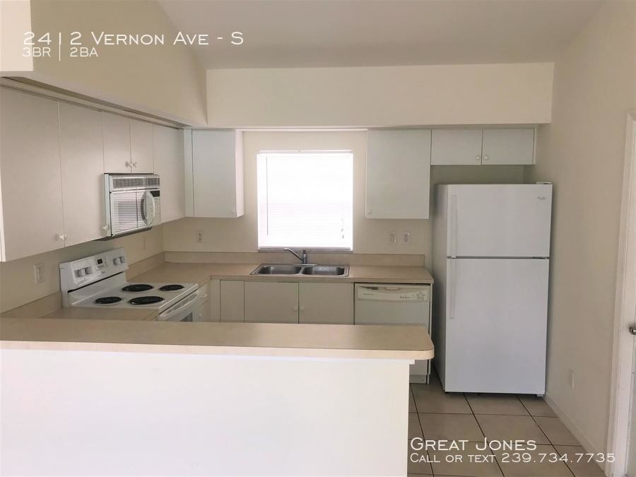 2412 Vernon Ave S-Unit -S in Lehigh Acres, FL - Building Photo