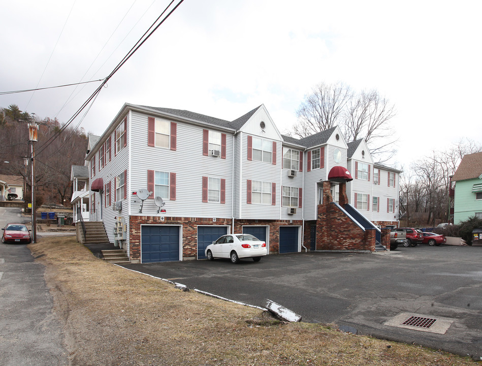 1744 Thomaston Ave in Waterbury, CT - Building Photo