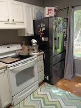 2210 S Laurelwood Cir in Bloomington, IN - Foto de edificio - Building Photo