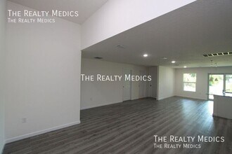 978 Gulfport Rd SE in Palm Bay, FL - Building Photo - Building Photo