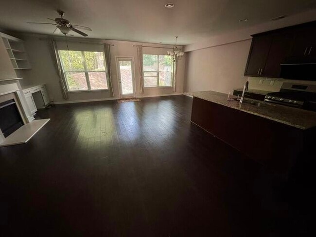 5575 Warmstone Ln in Suwanee, GA - Foto de edificio - Building Photo