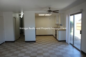 907 Oro Way in Lodi, CA - Building Photo - Building Photo