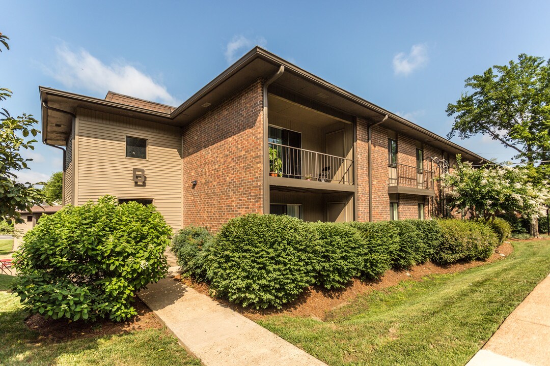 Park West at Hillwood in Nashville, TN - Foto de edificio