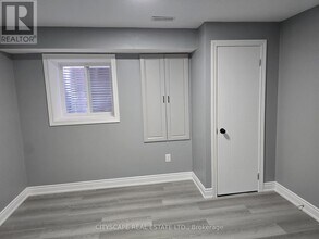 306 Bessborough Dr in Milton, ON - Building Photo - Building Photo