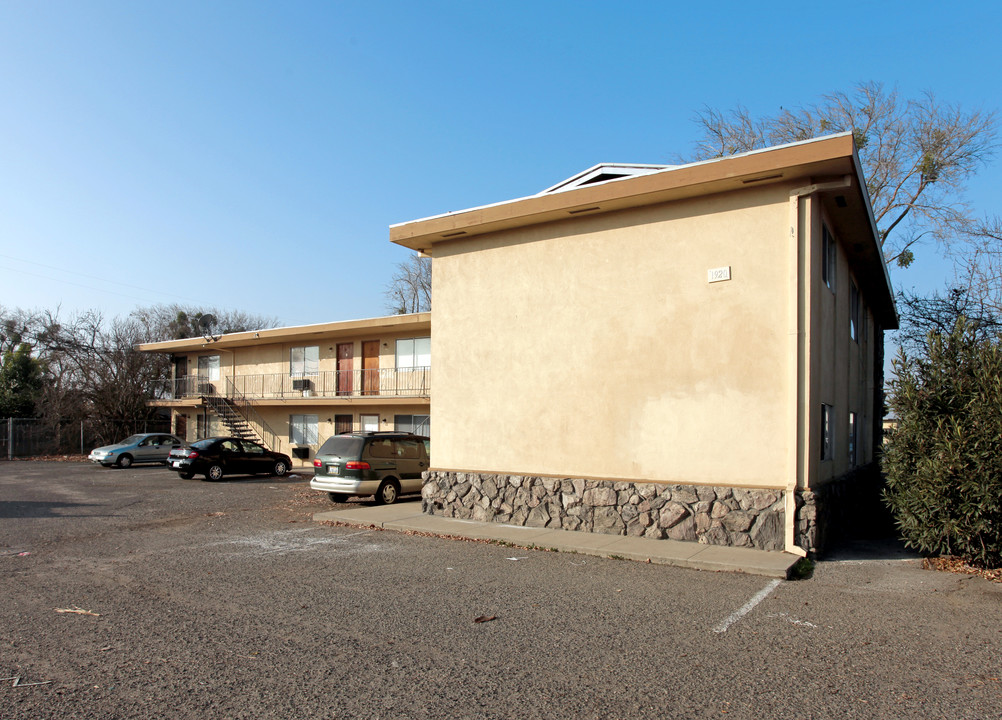 1920 Sequoia St in Ceres, CA - Foto de edificio