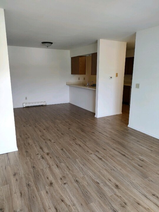 789 Nelson Valley Rd, Unit Camp Douglas Apt. in Camp Douglas, WI - Foto de edificio